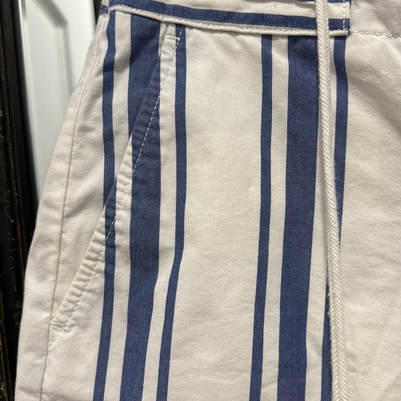 Nautica Ladie Mid Rise Twill Short tiny blemish see pictures - Picture 2 of 7